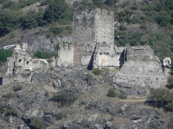 Zoom sul Castello di Saint-Germain da sud (47031 bytes)